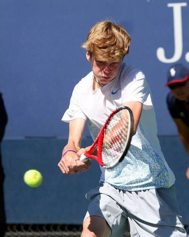 而汤普森则 而汤普森则