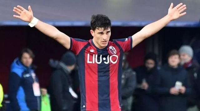 镇签下中场 镇签下中场